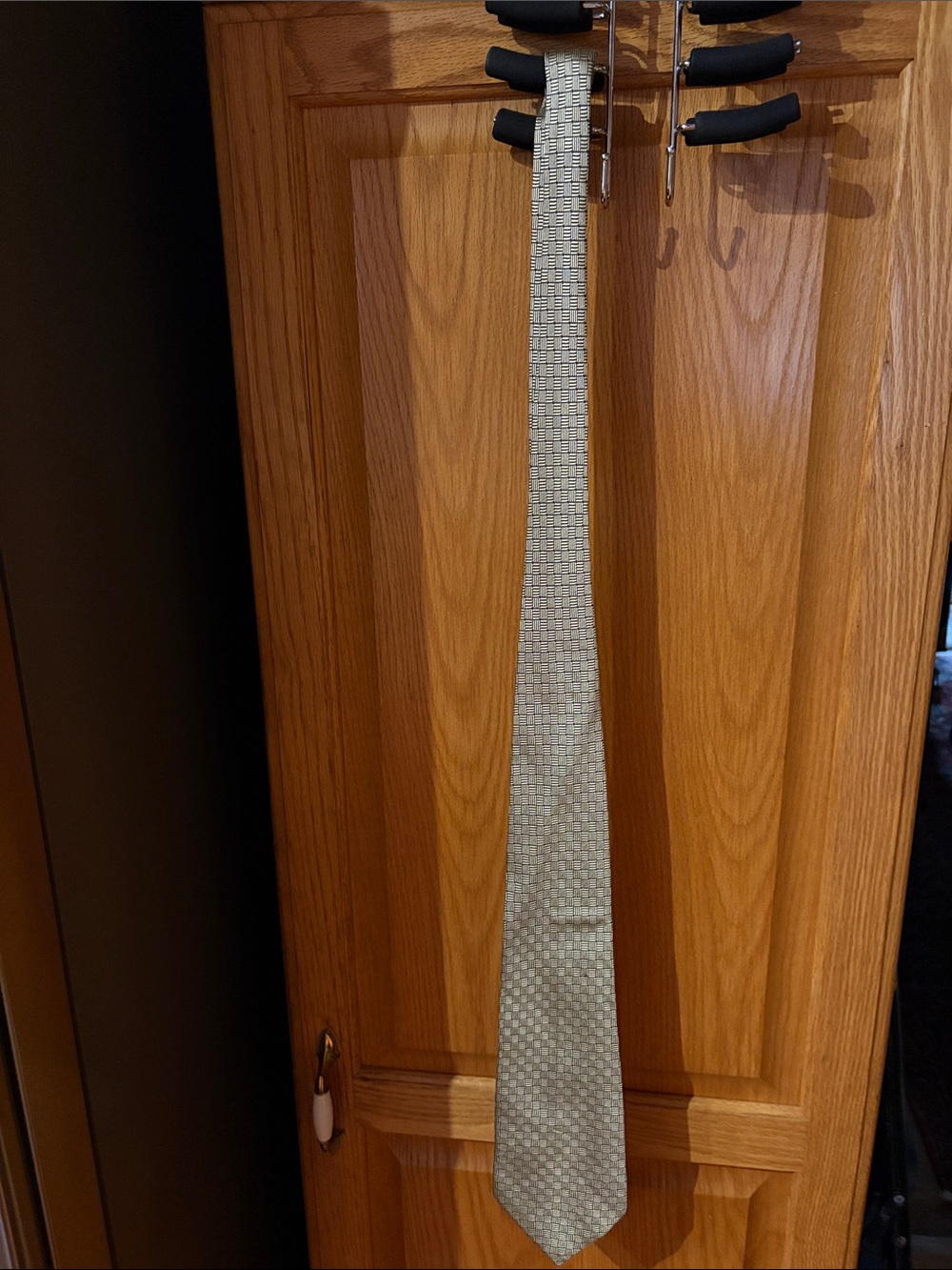 Classic Men's Patterned Tie in Gold and Black
